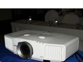投影仪虚框问题解决方法（实用技巧让投影画面清晰明亮）