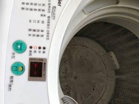 海尔小神工洗衣机的清洗方法（轻松保持洗衣机干净清洁）