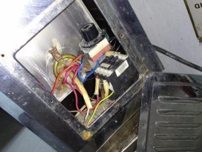 热水器充电时跳闸的原因（分析热水器充电时跳闸的可能原因及解决方法）