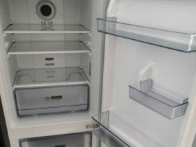 插电不制冷的美的冰箱（探究插电不制冷的原因）