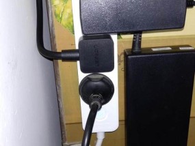 电脑显示器没电源线怎么办（解决方法及注意事项）