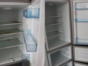 怎样清洗老式冰箱（传统冰箱清洗的小技巧）