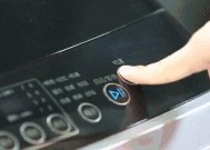 解决洗衣机滚筒自动排水问题的方法（探讨洗衣机滚筒自动排水故障原因及修复方法）