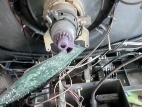 电视机的维修与操作指南（快速解决电视机故障的关键步骤和技巧）