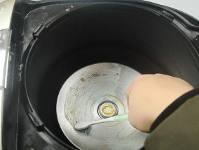 电饭煲发热盘烧了的修复方法（教你轻松解决电饭煲发热盘烧坏的问题）