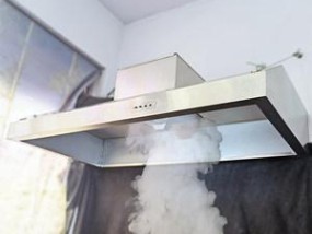轻松掌握不锈钢家用油烟机清洗方法（让您的厨房清洁如新）