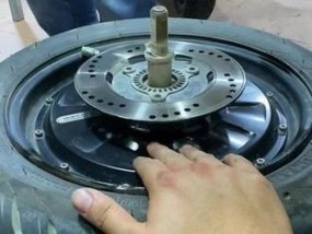 小牛防盗充电器盒拆解步骤？拆卸时应注意什么？