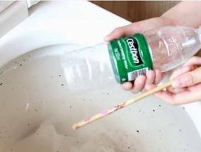 如何轻松疏通堵塞的蹲便器？