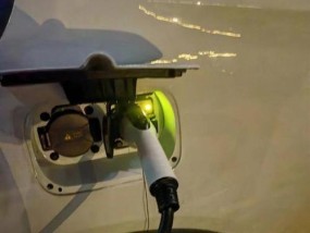 车载充电器插入后不工作怎么办？