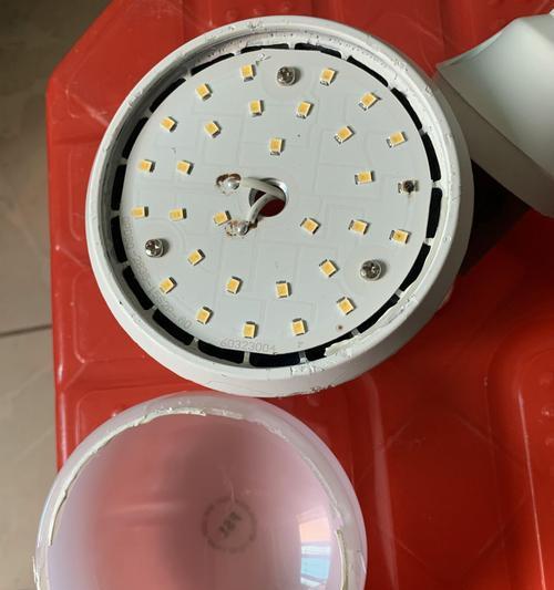 为什么LED灯不亮了（LED灯不亮的可能原因和解决方法）  第1张