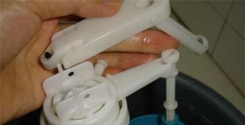 马桶排水阀漏水的修理方法（解决马桶排水阀漏水问题的实用技巧）  第1张