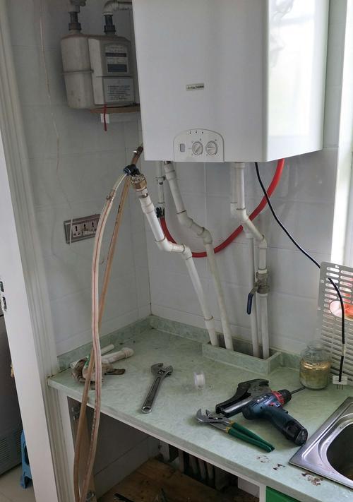 地暖热水器管子堵塞的原因及解决方法（急需热水却遇到地暖热水器管子堵塞？别慌）  第1张
