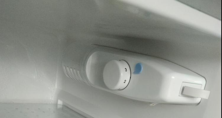 冰柜上结冰问题的解决方法（应对冰柜上结冰的有效措施及预防措施）  第1张