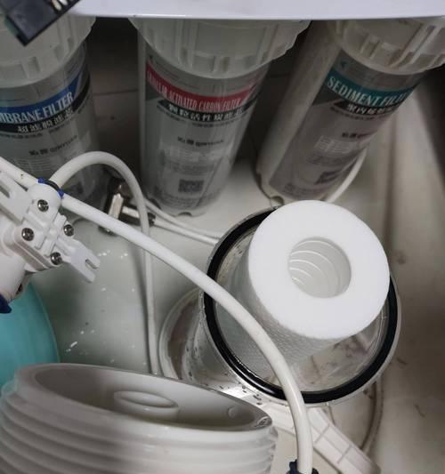 轻松更换净水器滤芯的步骤（简单操作帮你享受清爽饮水）  第1张