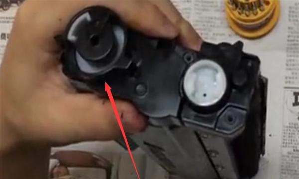 打印机换碳粉的设置方法（教你如何正确设置打印机碳粉）  第2张