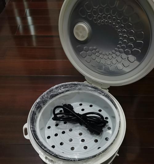 电饭煲熬粥不糊底的秘诀（掌握正确的煮粥技巧）  第3张