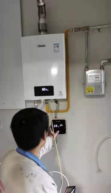 林内热水器报警故障排查（解决热水器报警的方法及注意事项）  第2张