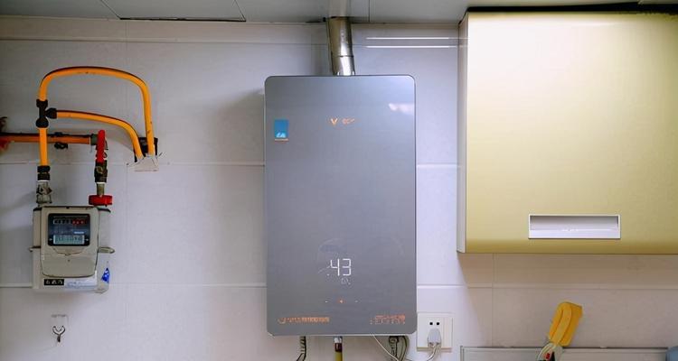 解决热水器反光问题的实用方法（避免热水器反光给您带来不便的关键方法）  第1张