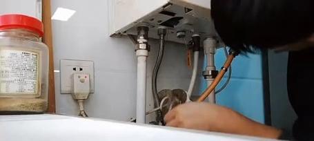 壁挂炉漏水的原因及维修方法（解决壁挂炉漏水问题的关键）  第3张