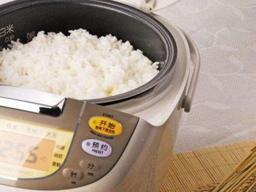 新电饭煲煮饭变黑是什么原因？如何解决？  第1张